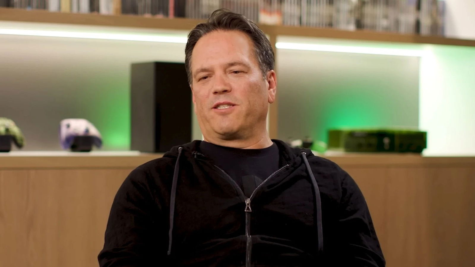 Ex Blizzard difende Phil Spencer per la chiusura degli studi Xbox: «lo capisco»