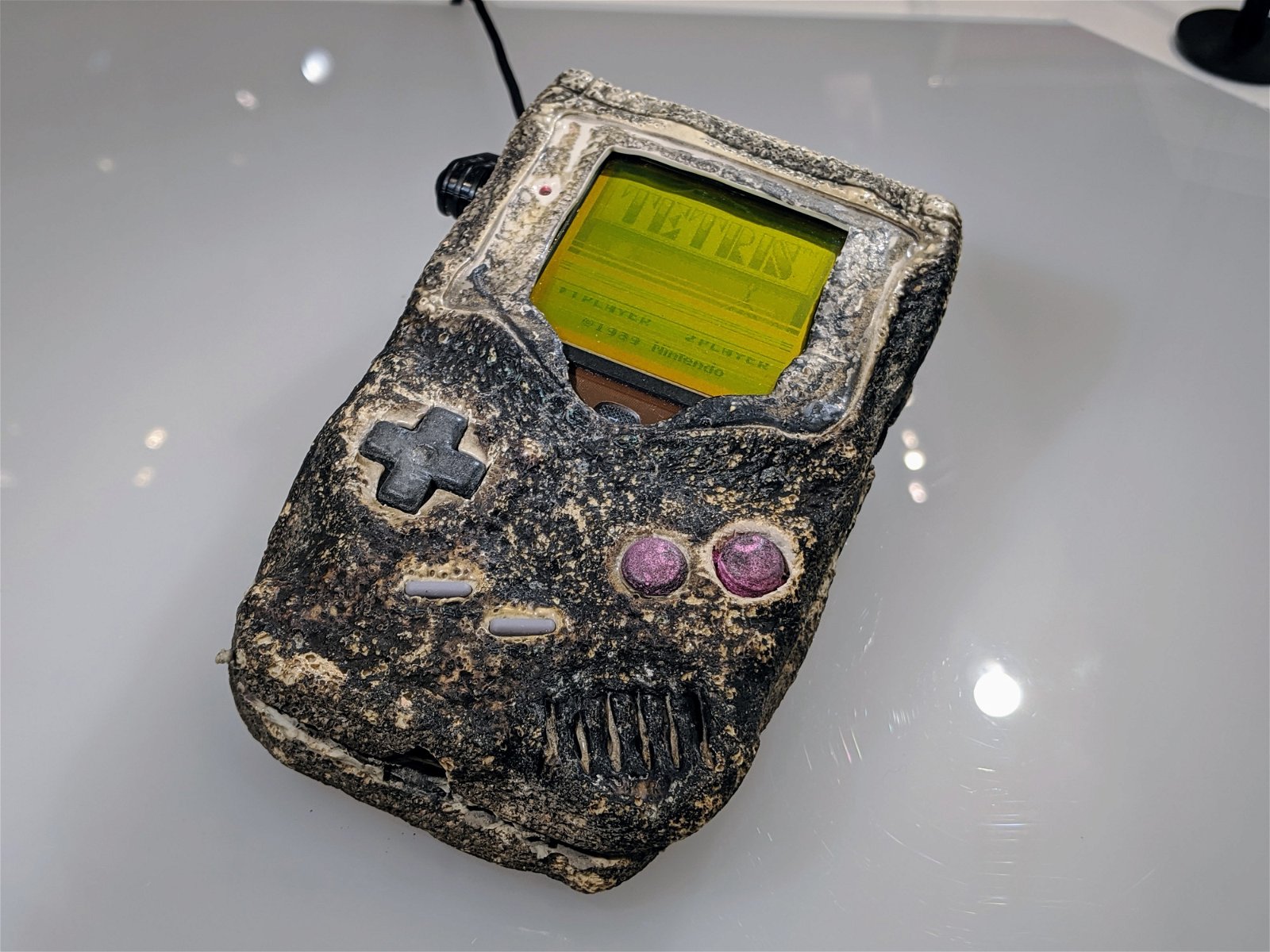 Il Game Boy sopravvissuto alla guerra è andato "in pensione"