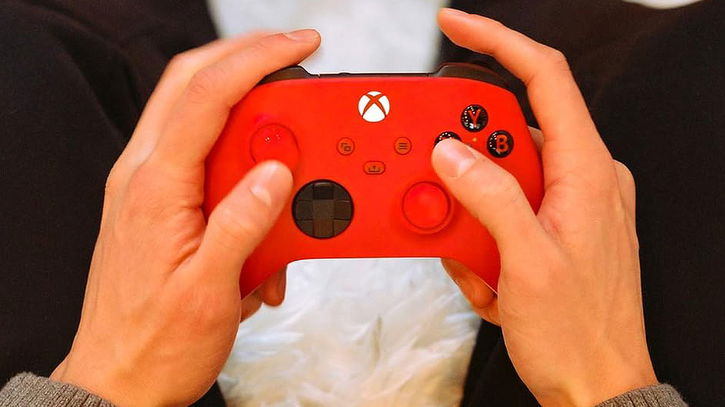 Immagine di C'è un nuovo controller Xbox in arrivo che "imita" DualSense