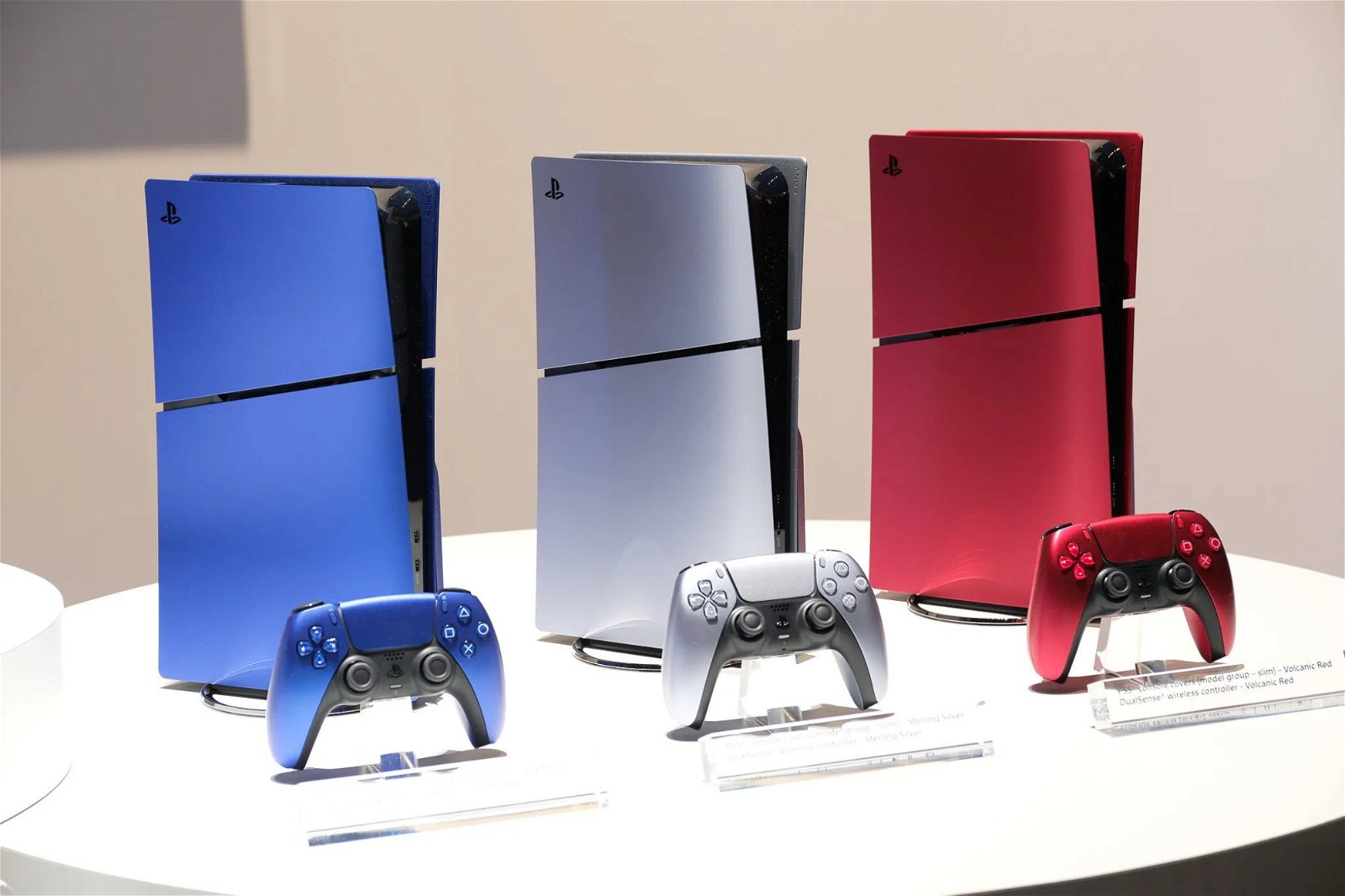 PS5 Slim si rifà il look: svelate le prime scocche ufficiali