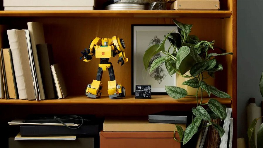 Immagine di Arriva il nuovo set Lego Transformers! Fate largo a Bumblebee!!