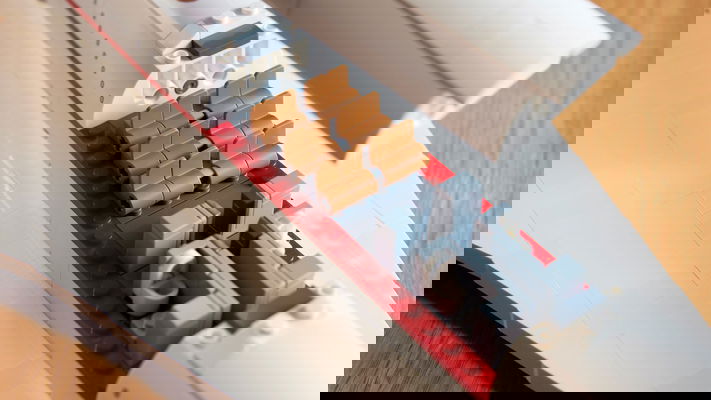 L
