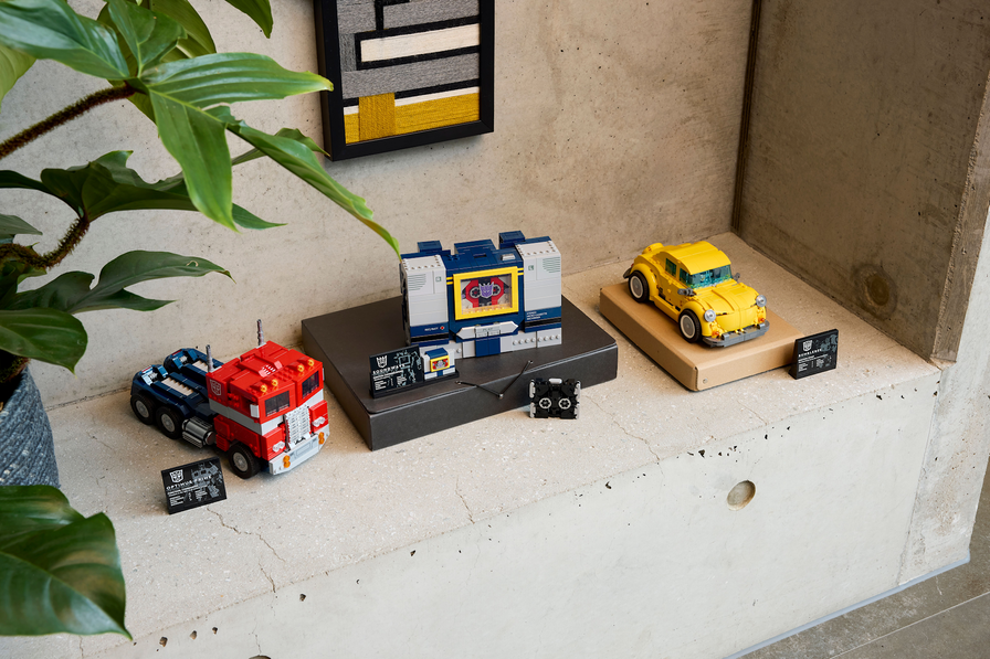 LEGO Icons 10358 Soundwave: da robot a lettore di cassette