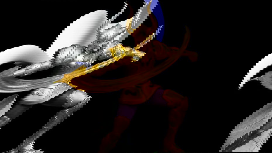 Immagine di Shura Capricorn scaglia Excalibur nella nuova statua di Iron Studios