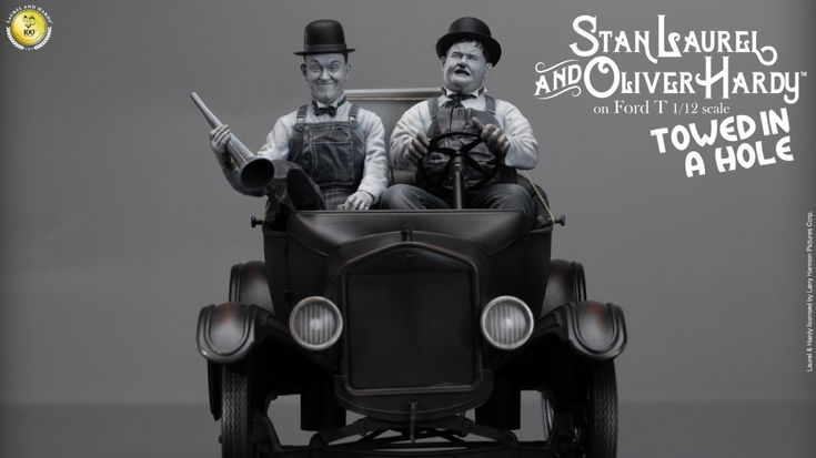 Infinite Statue celebra Laurel & Hardy con una statua in scala 1:12 in bianco e nero