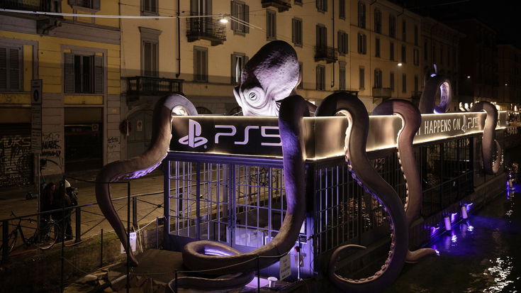PlayStation trasforma il Naviglio per i 5 anni di PS5