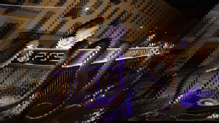 Immagine di PlayStation trasforma il Naviglio per i 5 anni di PS5