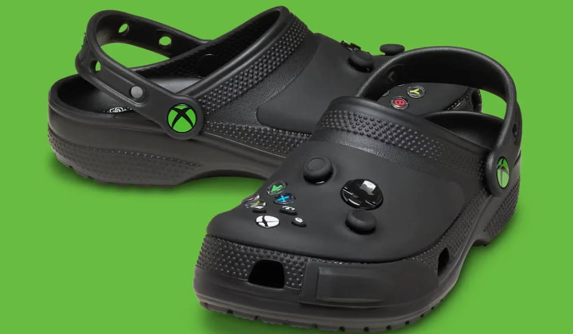 Xbox diventa…  Crocs: ecco le ciabatte-controller