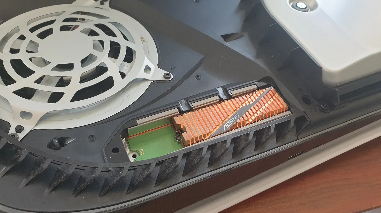 PlayStation 5, spunta un SSD dal prezzo folle