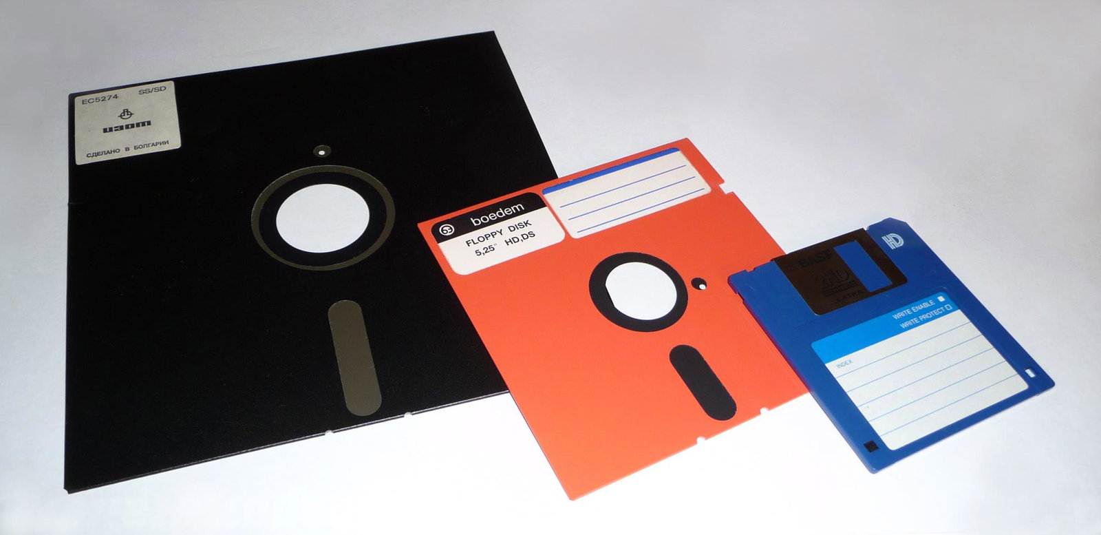 Il ritorno dei floppy disk: copiarli per salvarne la memoria