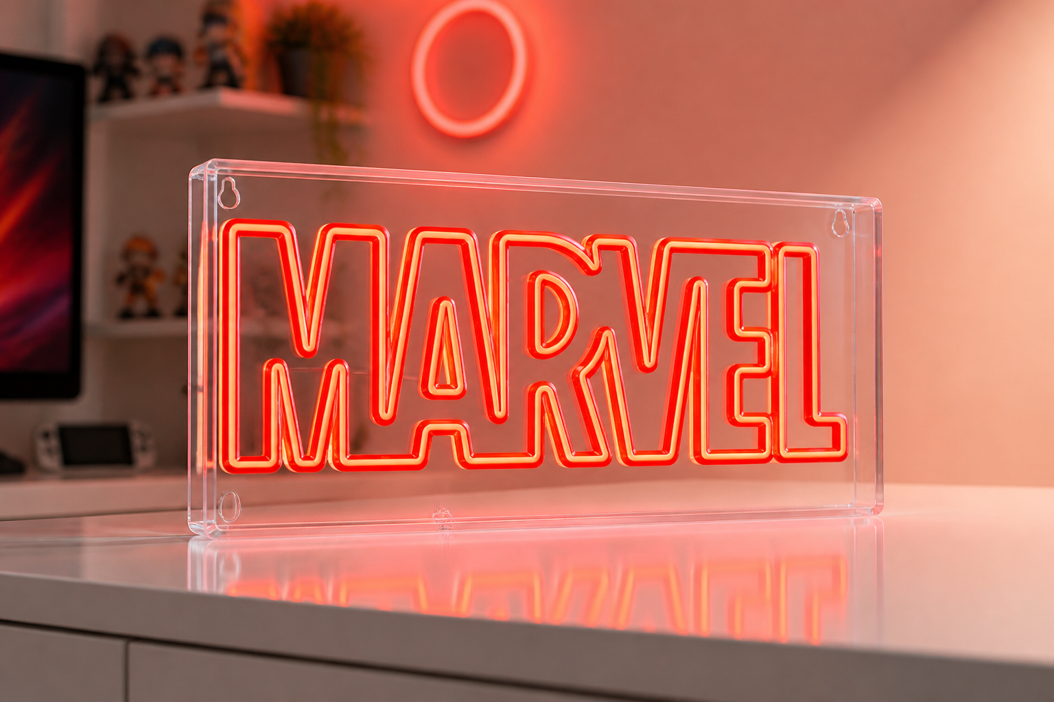 Anteprima: La luce neon Marvel da 30 cm costa 25,61€ e accende il setup in rosso