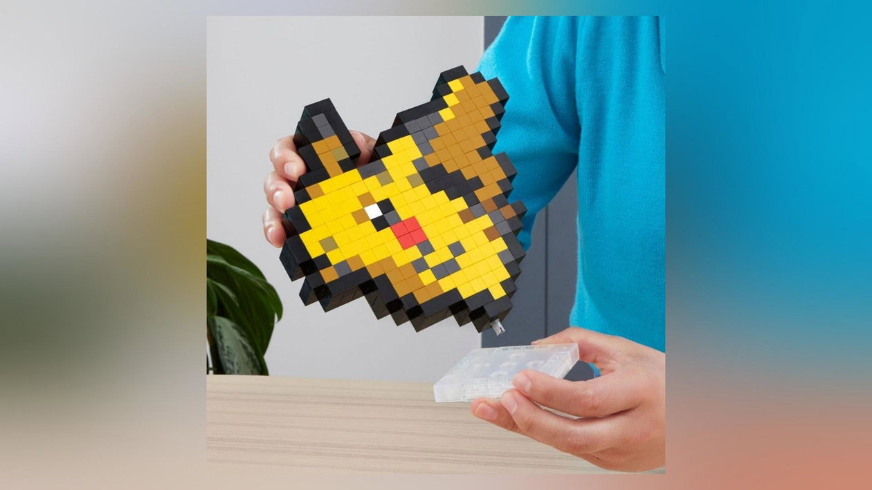 Immagine di 8,47€ in meno su MEGA Pokémon Pikachu, 400 pezzi rétro da esporre