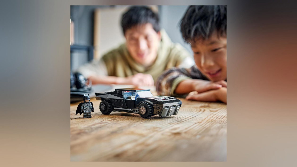 Immagine di LEGO DC Batmobile di Batman a 28,49€, due auto anche nel videogioco