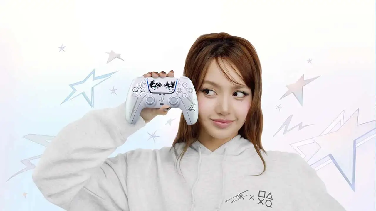 Il nuovo DualSense PS5 porta la firma di Lisa, ecco quanto costa