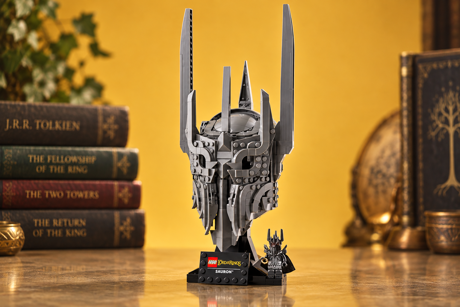 LEGO Elmo di Sauron a 69,99€, l’Unico Anello completa la vetrina