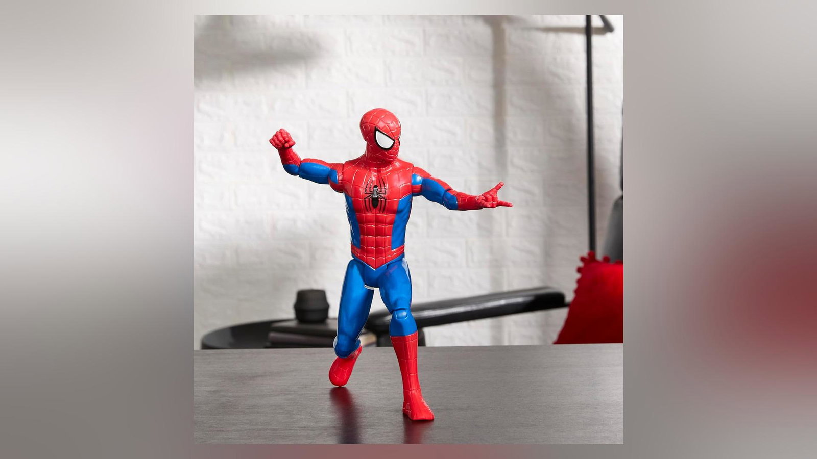 Spider-Man Titan Series da 30 cm sotto i 13€, il regalo Marvel che si fa notare