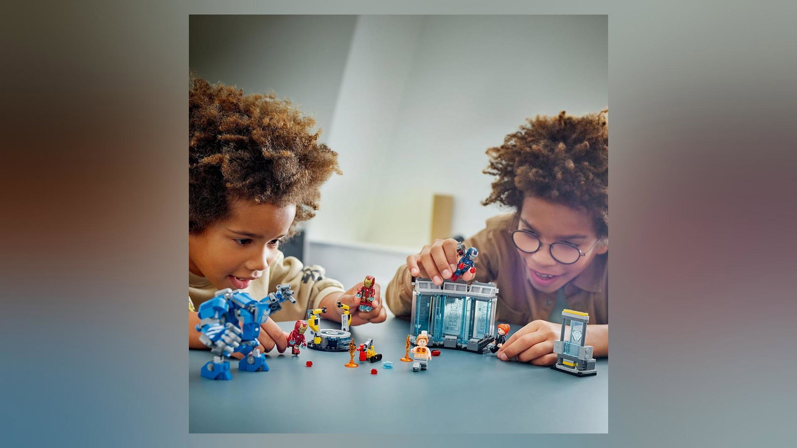 LEGO Marvel Sala delle Armature a 52,22€: tre armature e un mech in vetrina