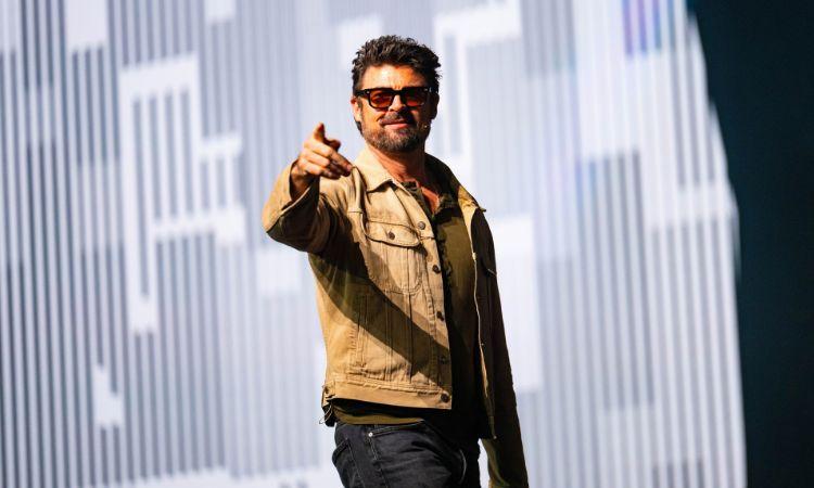 Karl Urban frena sul ritorno in Judge Dredd di Waititi