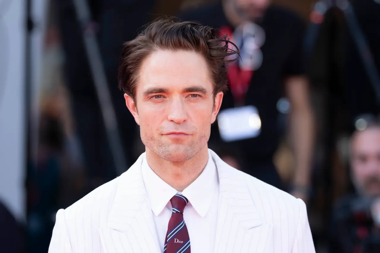 The Batman - Parte II: Bruce Wayne scortato tra i manifestanti anti-ricchi