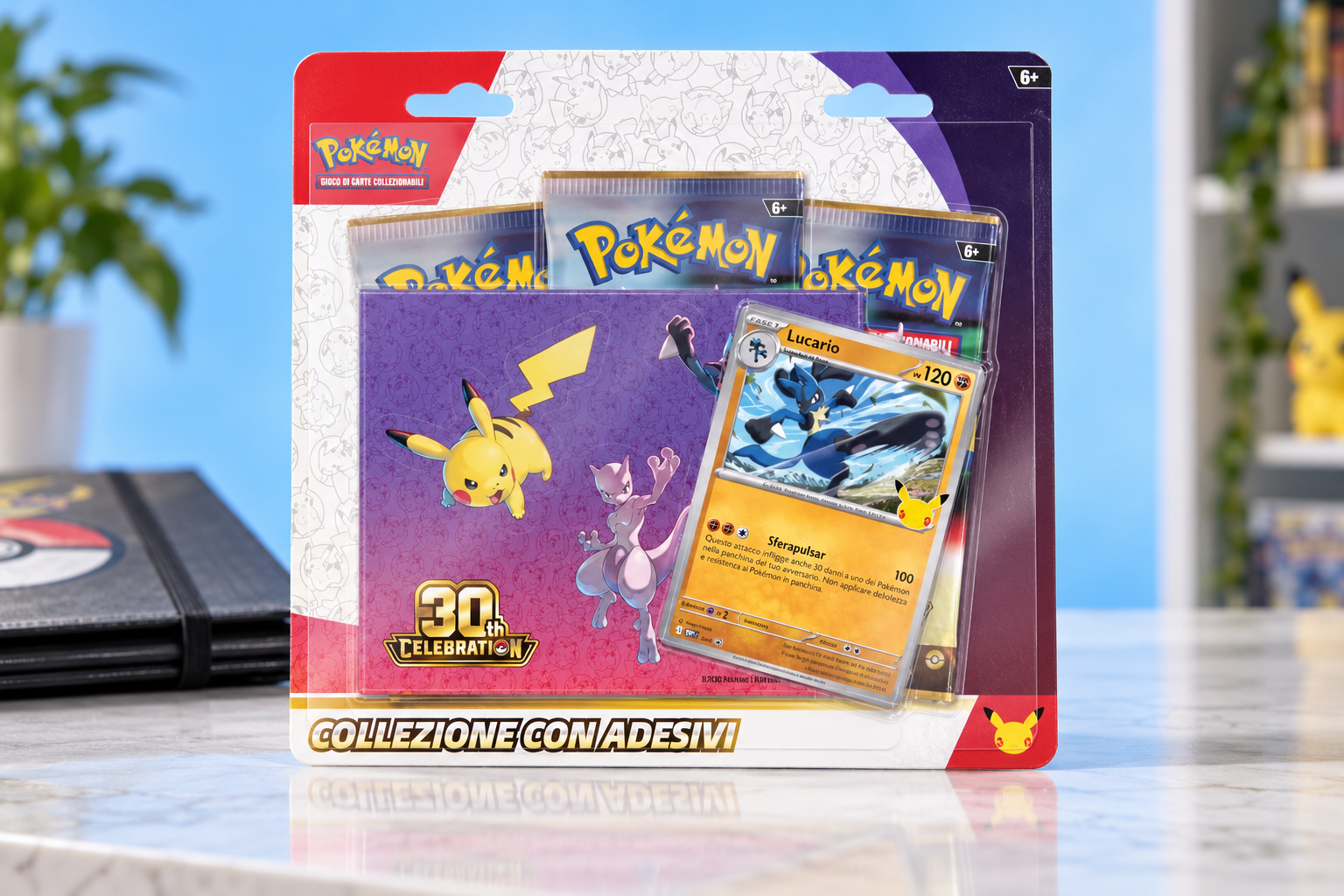 Anteprima: Pokémon Lucario 30° Anniversario al -40%: tre buste e una promo da collezionare