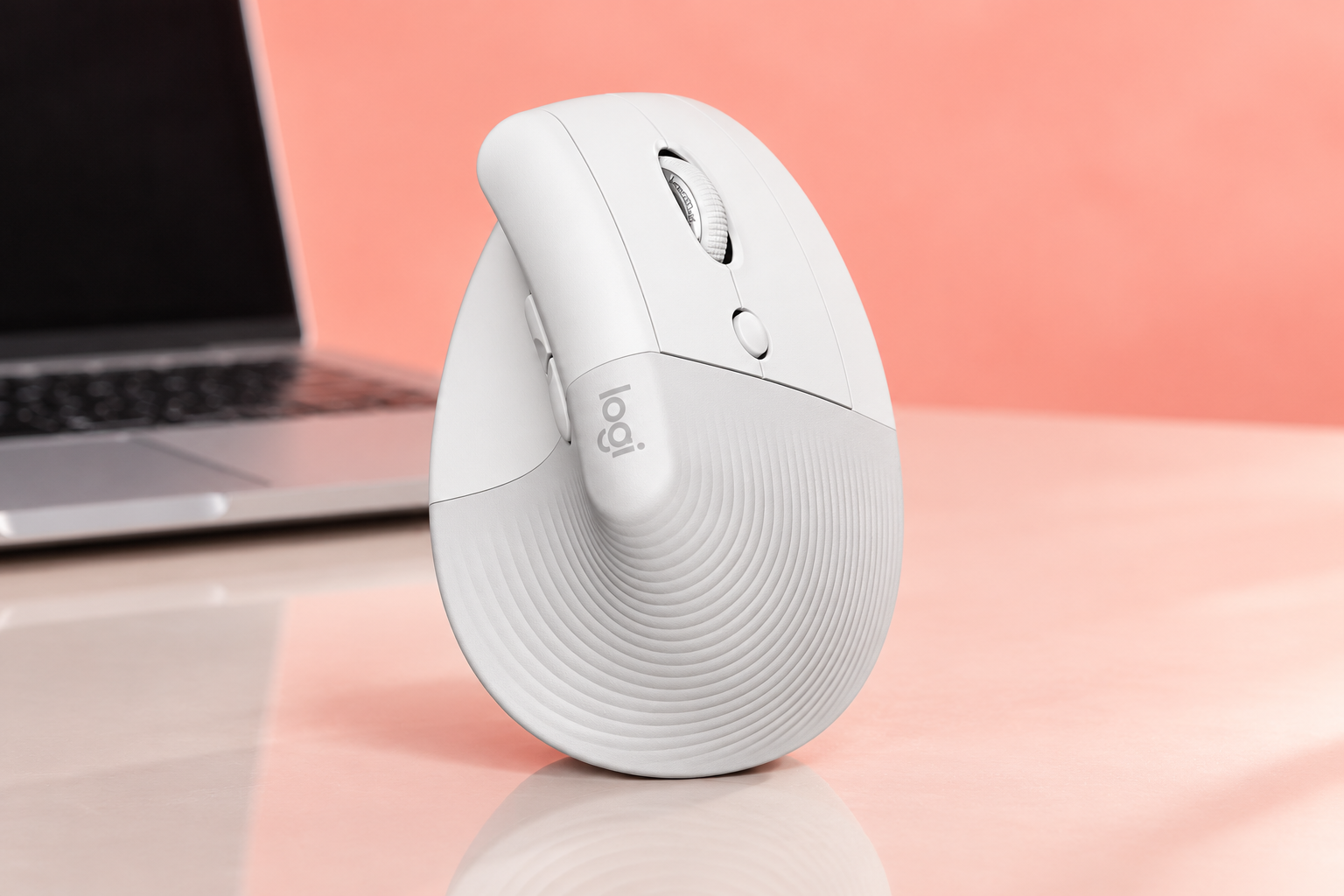Logitech Lift per Mac al -42%: clic silenziosi e comfort alla scrivania