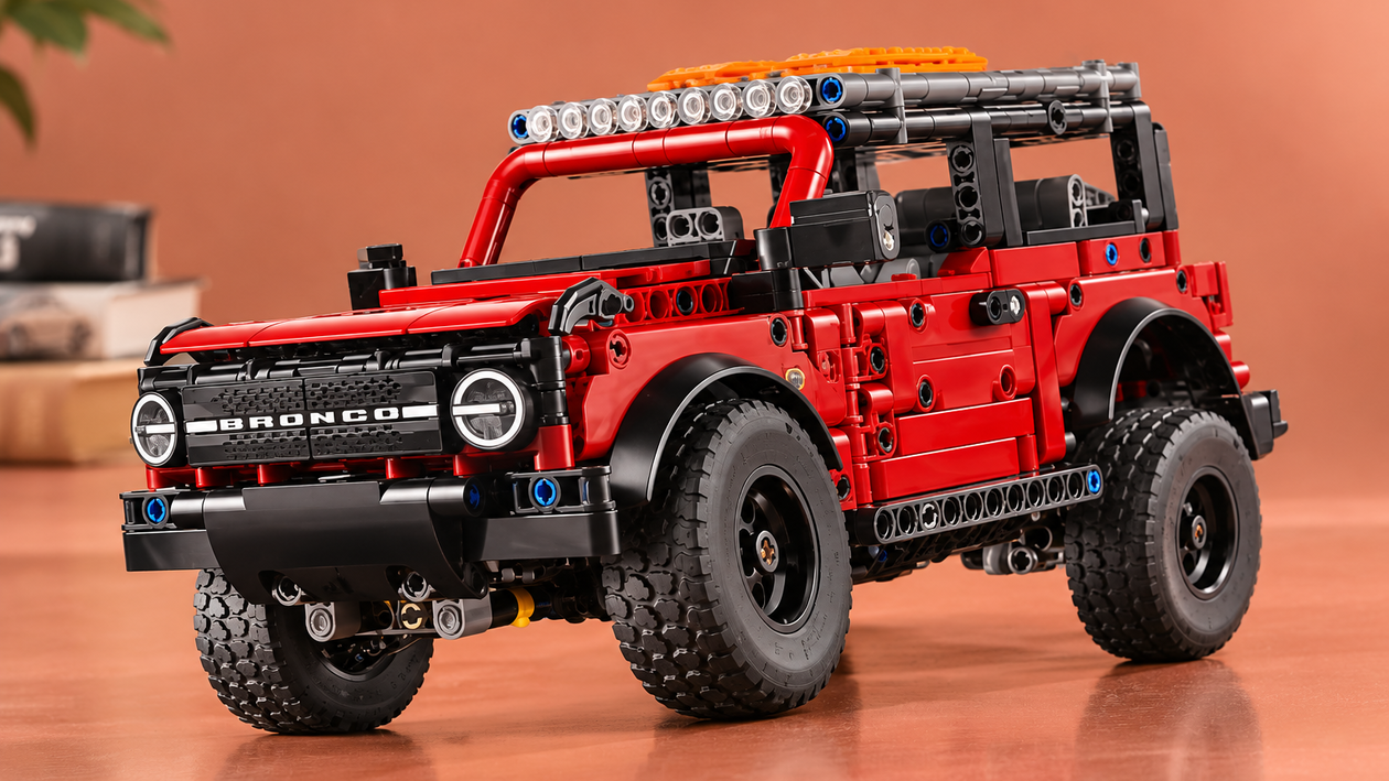 Immagine di Costruisci il V6 del LEGO Technic Ford Bronco, oggi a 44,99€