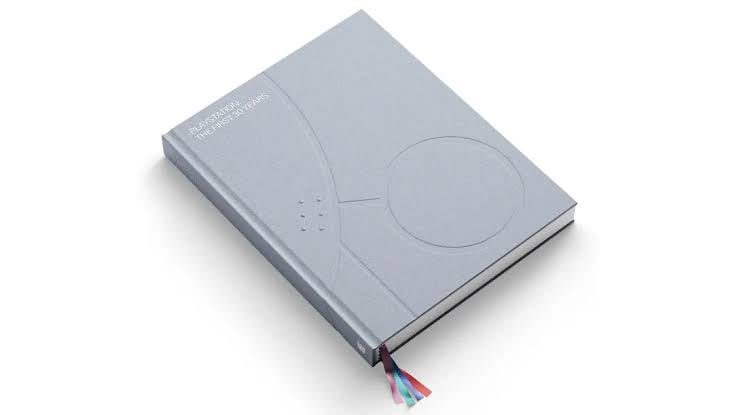 PlayStation celebra 30 anni con un libro fisico, ma i fan vedono l'ironia