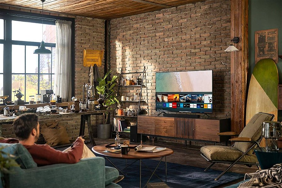 Immagine di Smart TV QLED Samsung da 75" a meno di 1.300 euro tra le offerte del weekend Amazon