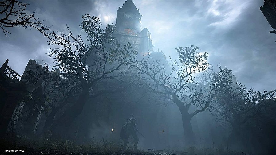 Immagine di PS5, spuntano nuove immagini di Demon's Souls e copertine provvisorie