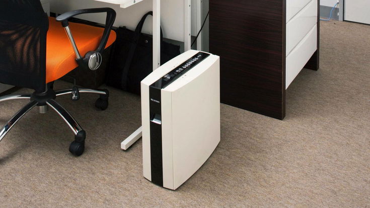 PS5, compagnia giapponese scherza sul design: uguale al nostro tritadocumenti, non confondeteli