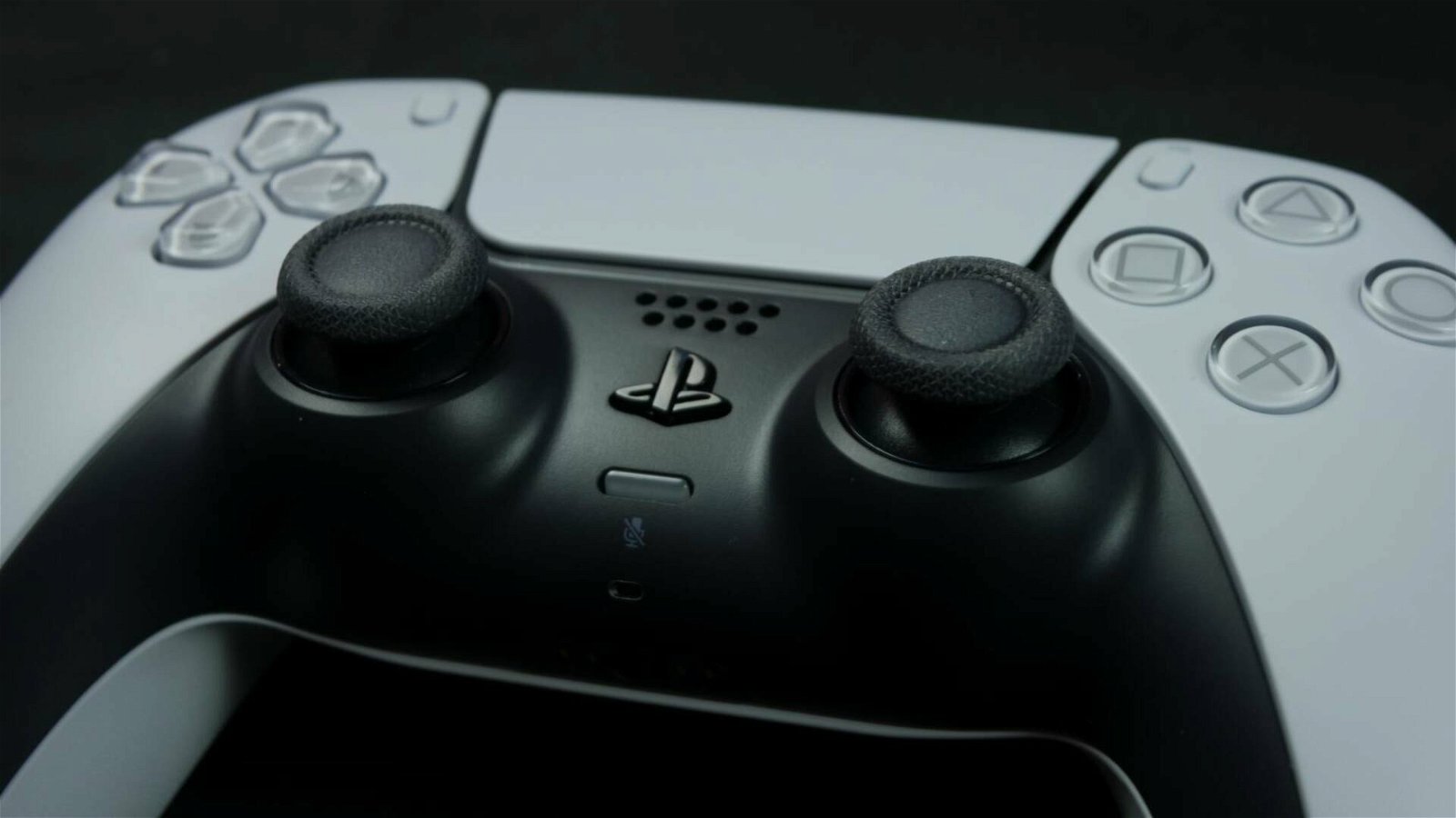 Sony potrebbe essere al lavoro su un'Espansione tasti per DualSense