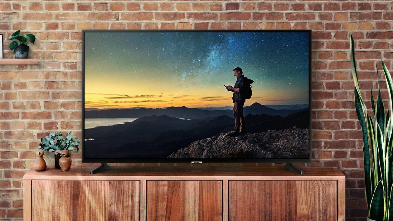 Immagine di Smart TV Philips 4K da 70" con Ambilight a meno di 900 euro tra le offerte del giorno Amazon