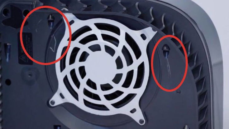 PS5: togliere i pannelli graffia la console? Una foto lo testimonia