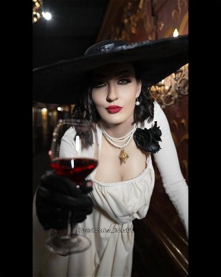 lady-dimitrescu-cosplay-30795.jpg