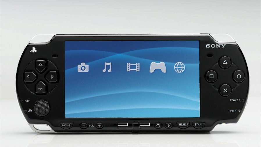 Immagine di PSP, le foto di una "nuova" versione della console fanno impazzire i fan