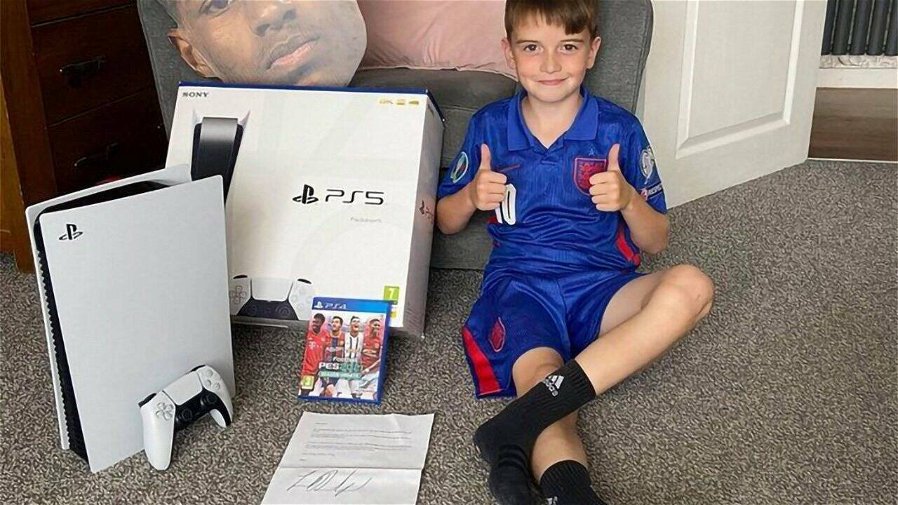 Immagine di PS5 regalata ad un bambino di 9 anni: il messaggio di Marcus Rashford