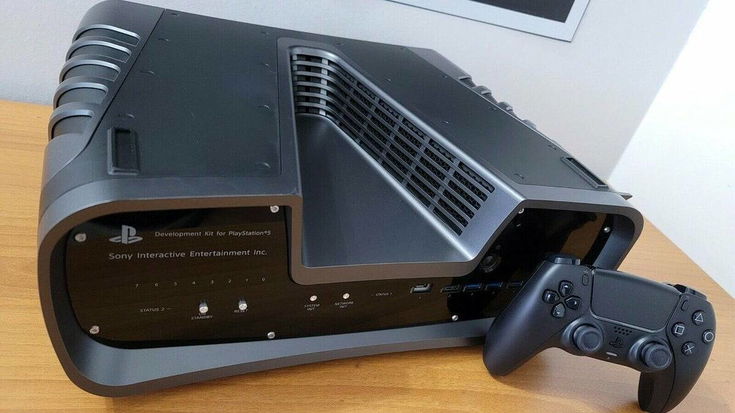 Il titanico dev kit di PS5 a forma di V compare su eBay (e viene subito fatto sparire)