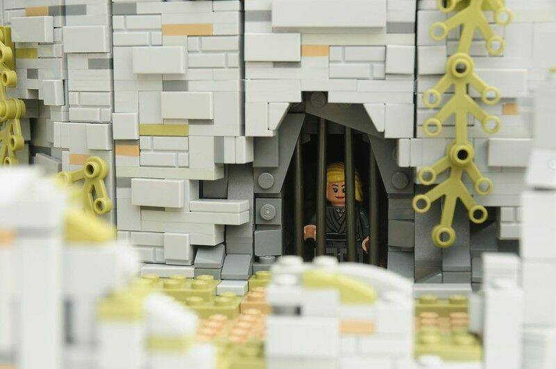 Immagine di Dark Souls, una location storica (e il Demone del Rifugio) diventano LEGO