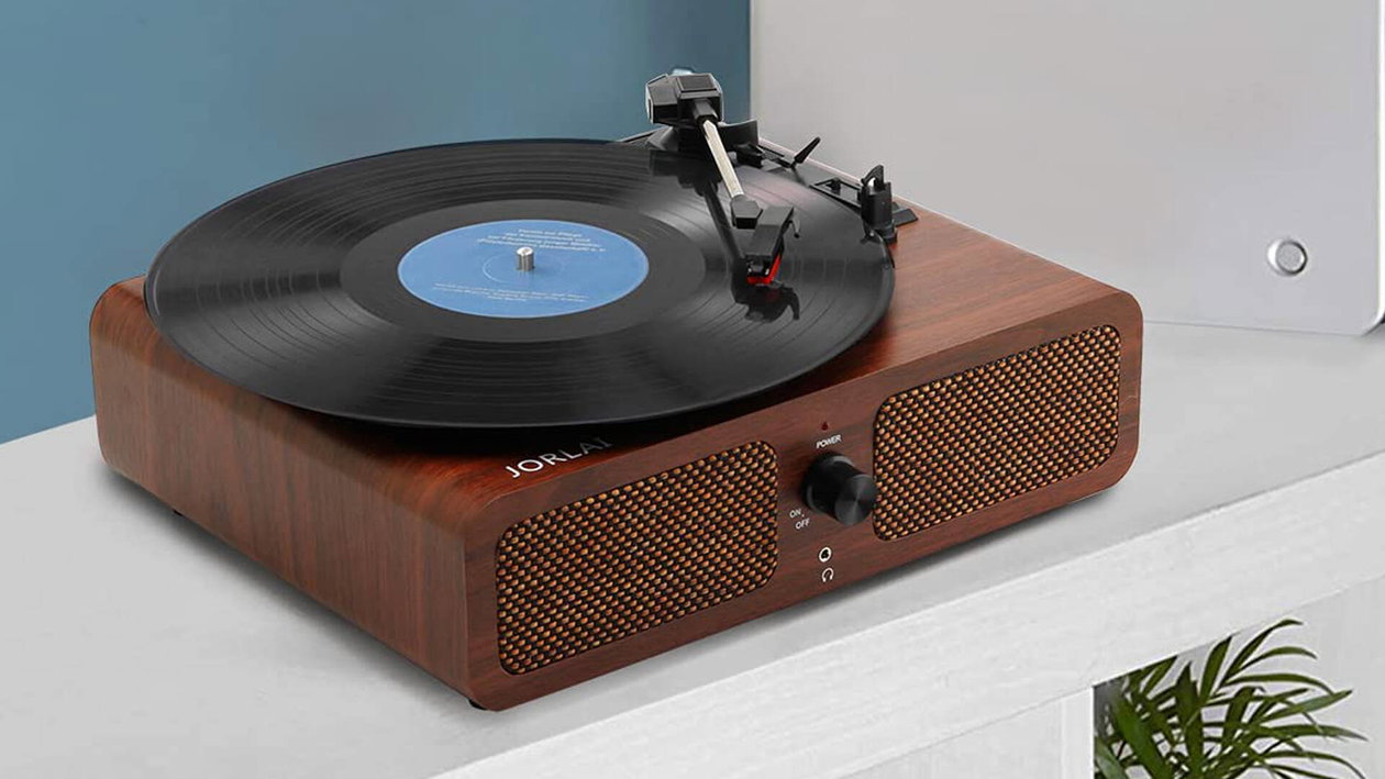 Immagine di Questo giradischi con Bluetooth su Amazon costa meno di 30€! Approfittatene!