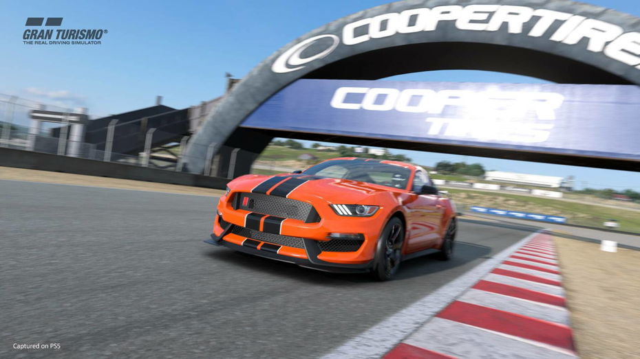 Immagine di Anche Gran Turismo 7 vittima di review bombing, ma il motivo era prevedibile