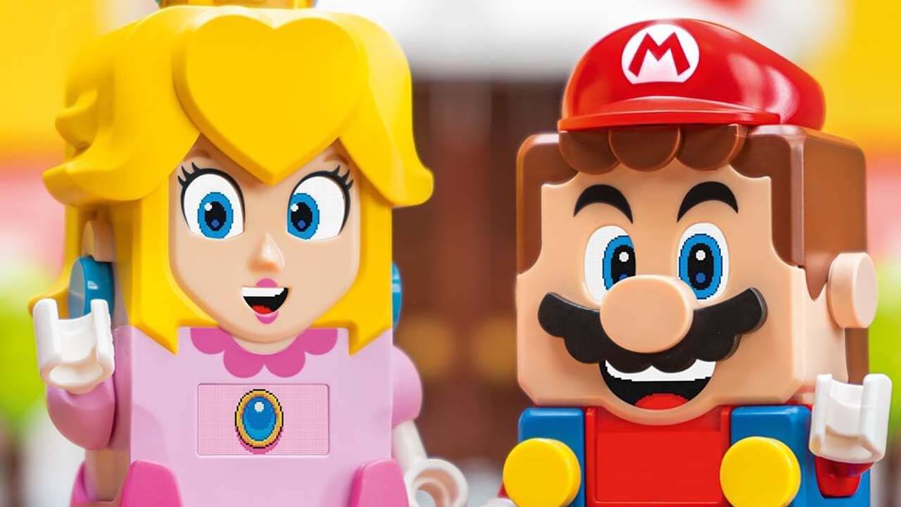 LEGO Super Mario finalmente avrà la sua Princess Peach (ed è bellissima)