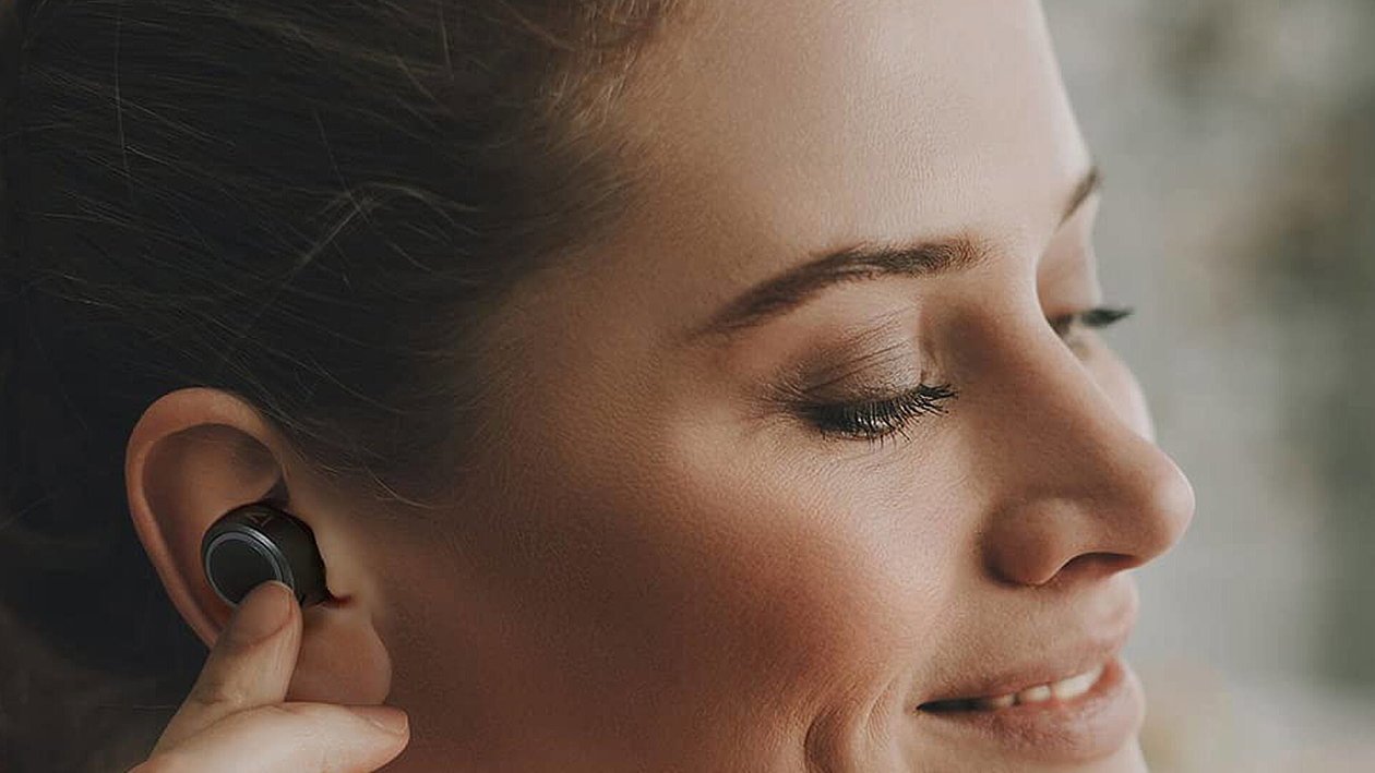 Immagine di Auricolari true wireless Creative Outlier a metà prezzo su Amazon!
