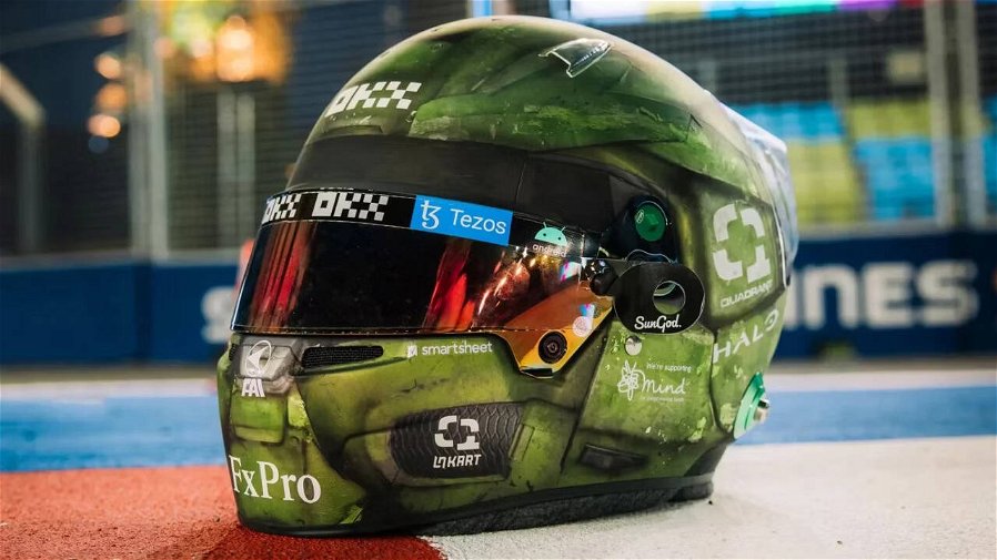 Immagine di Un pilota di F1 correrà il GP di Singapore con... il casco di Master Chief da Halo