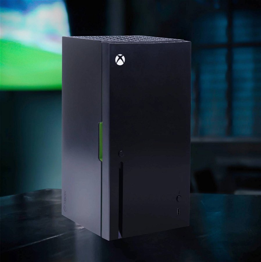 Immagine di Il mini frigo di Xbox Series X sta tornando: svelato un nuovo modello (ed è più economico)
