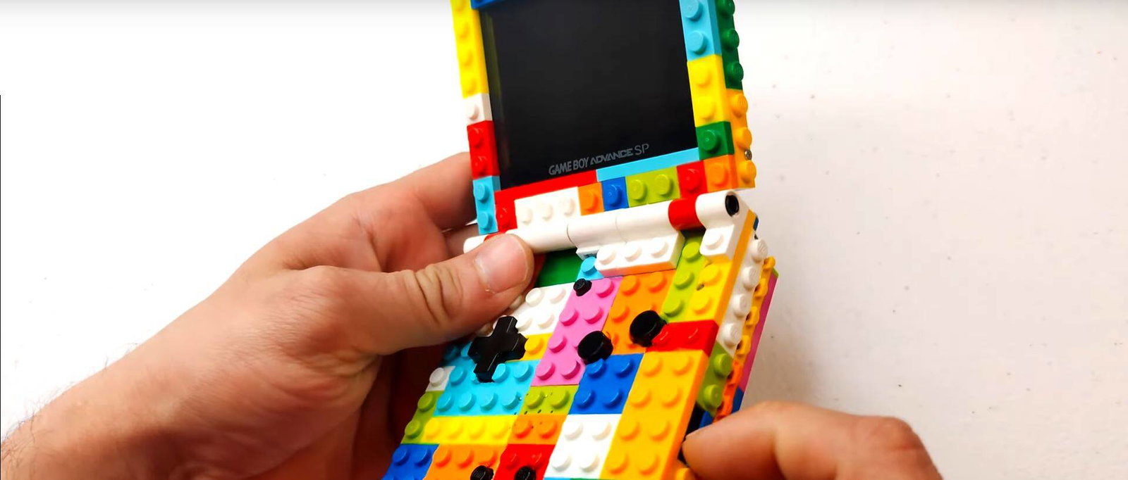 Il Game Boy fatto di LEGO esiste e noi lo vogliamo adesso