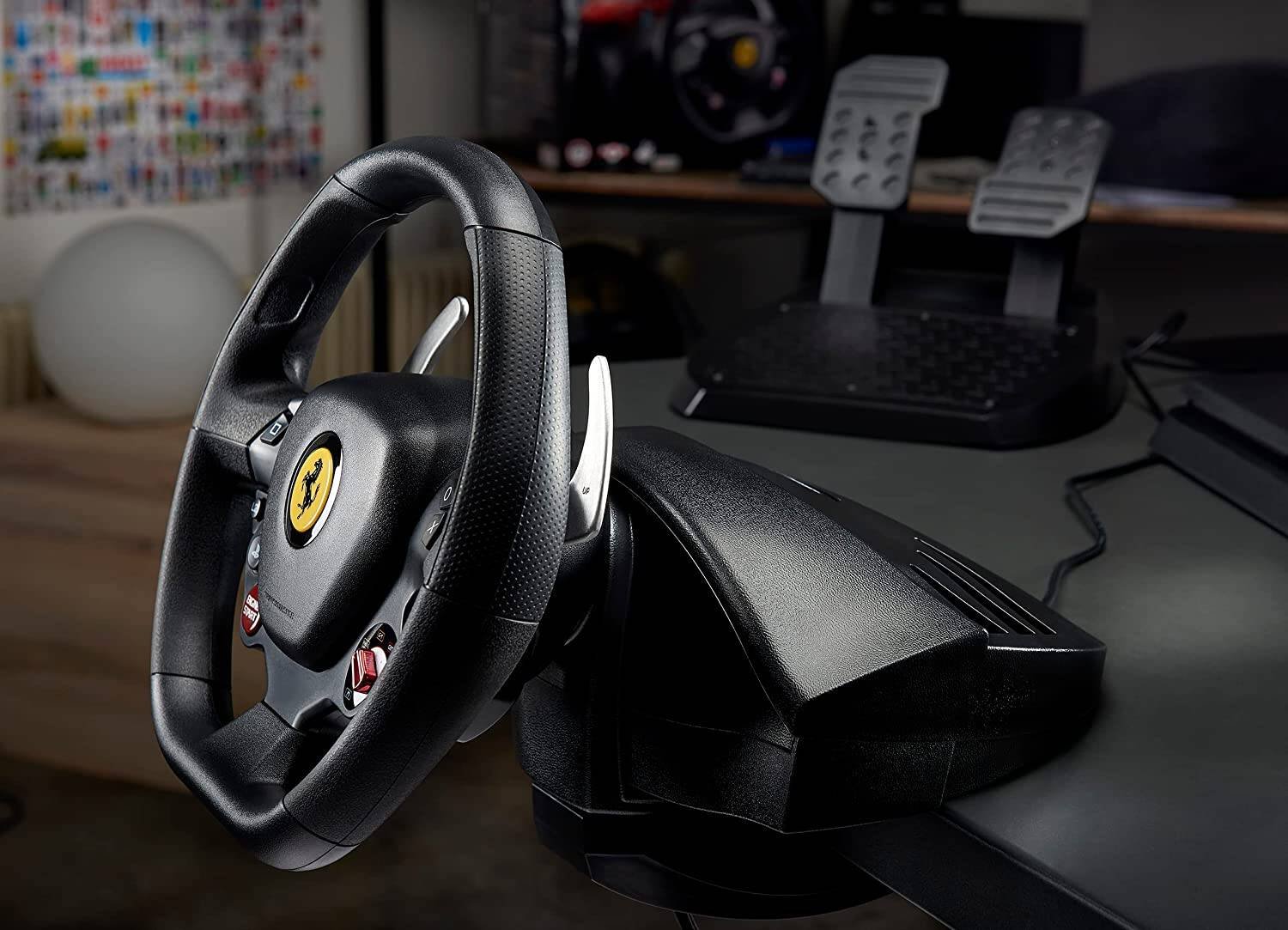 Thrustmaster presenta una nueva versión del volante Ferrari