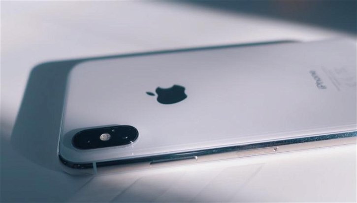 Immagine di iPhone XS: un italiano deve lavorare 14 giorni per poterlo comprare