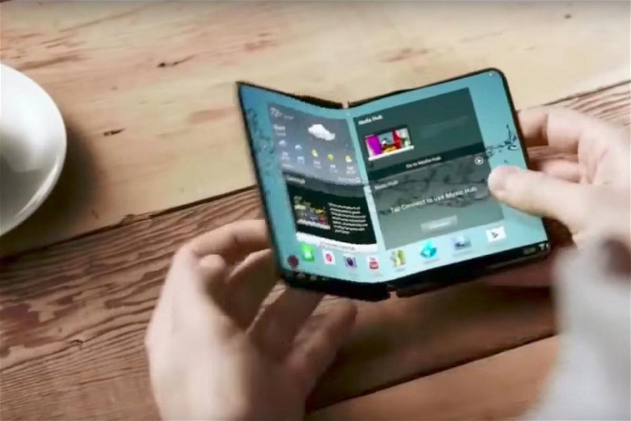 Immagine di Samsung presenterà il telefono pieghevole nel 2019
