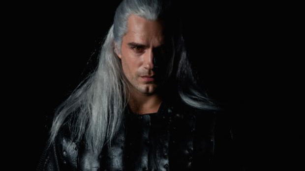 Serie TV di The Witcher: uno scatto rubato dal set mostra Cavill