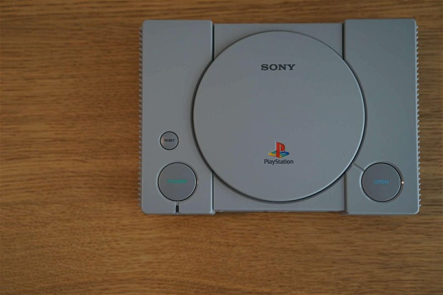 Immagine di La prima PlayStation compie 24 anni: auguri, Sony!